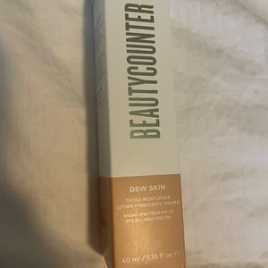 BeautyCounter Dew Skin tinted moisturizer NEW in box